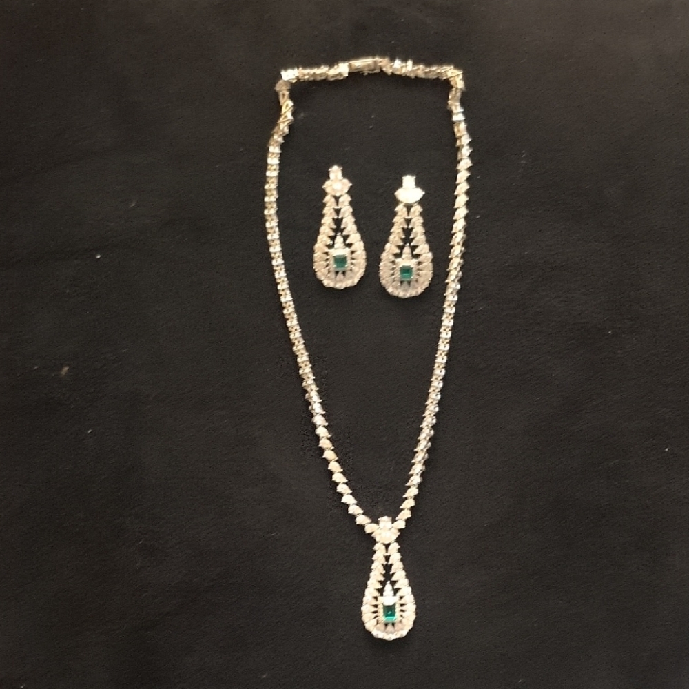 Elegant Silver Jewelry Set